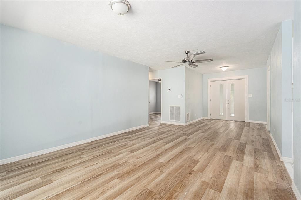 For Rent: $2,995 (4 beds, 2 baths, 1910 Square Feet)