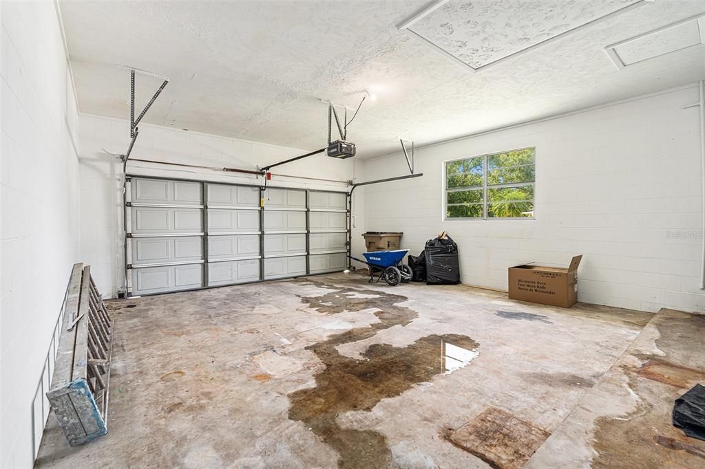 For Rent: $2,995 (4 beds, 2 baths, 1910 Square Feet)