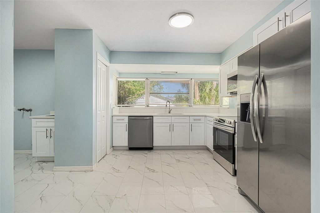 For Rent: $2,995 (4 beds, 2 baths, 1910 Square Feet)