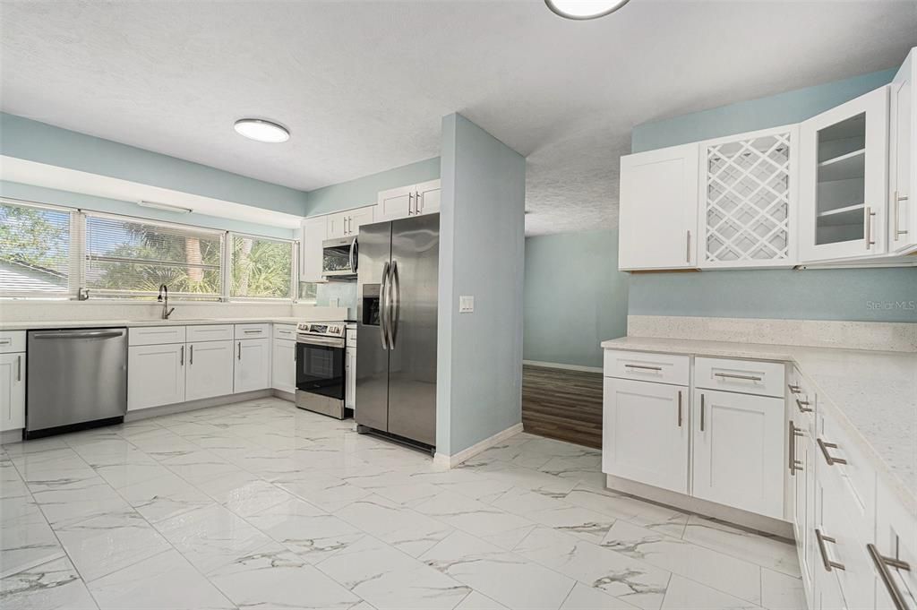 For Rent: $2,995 (4 beds, 2 baths, 1910 Square Feet)