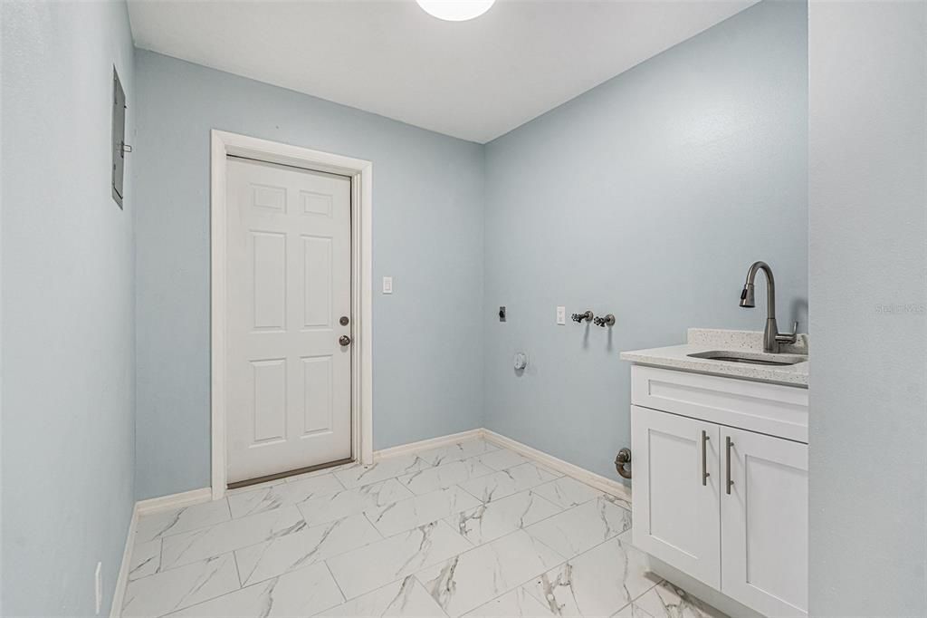 For Rent: $2,995 (4 beds, 2 baths, 1910 Square Feet)