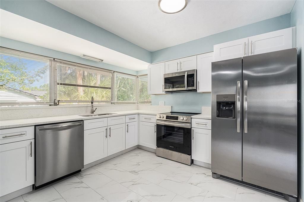 For Rent: $2,995 (4 beds, 2 baths, 1910 Square Feet)