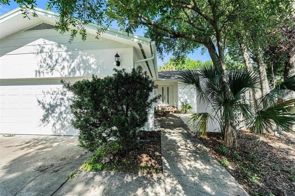 For Rent: $2,995 (4 beds, 2 baths, 1910 Square Feet)