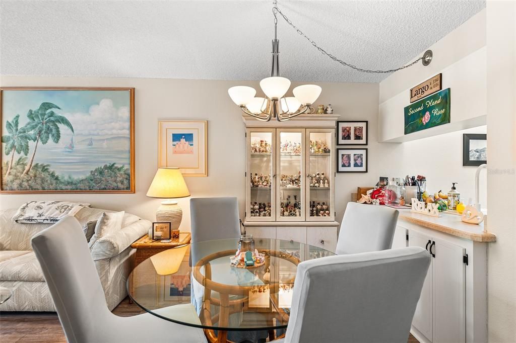 For Sale: $144,500 (1 beds, 1 baths, 725 Square Feet)