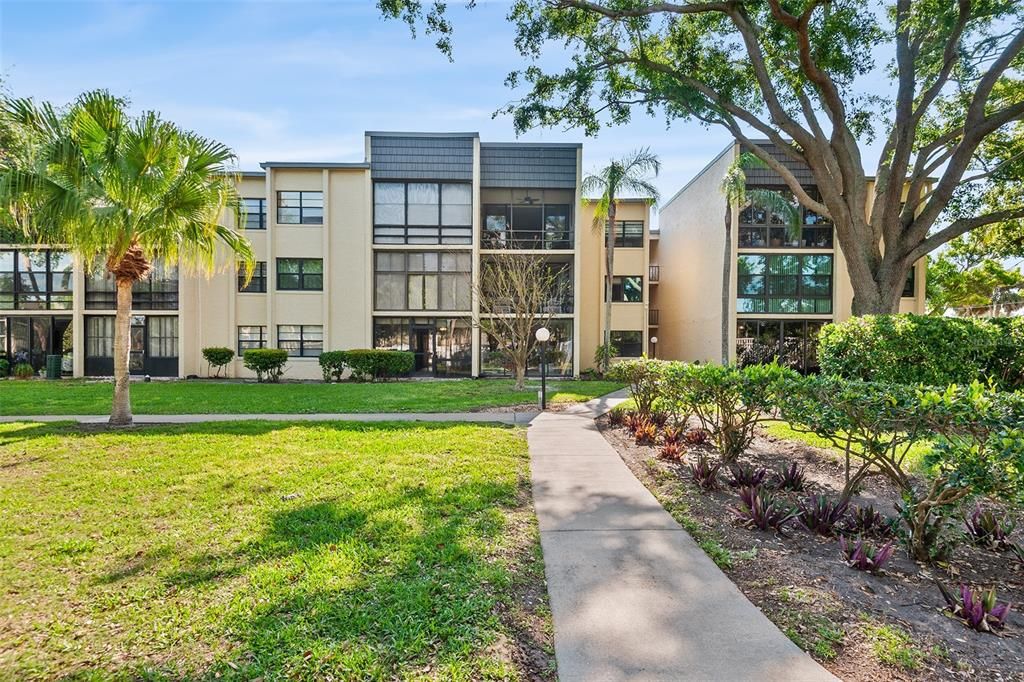 For Sale: $144,500 (1 beds, 1 baths, 725 Square Feet)