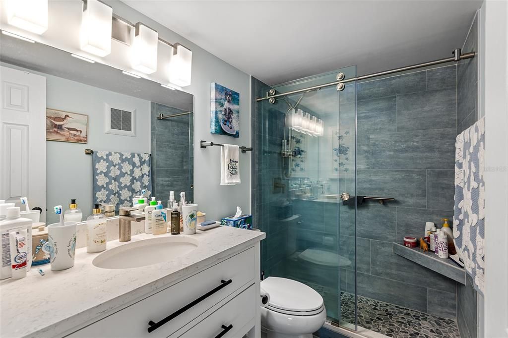 For Sale: $144,500 (1 beds, 1 baths, 725 Square Feet)