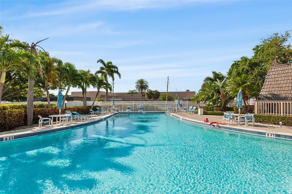 For Sale: $144,500 (1 beds, 1 baths, 725 Square Feet)