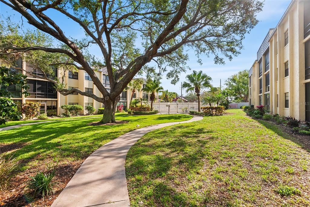 For Sale: $144,500 (1 beds, 1 baths, 725 Square Feet)