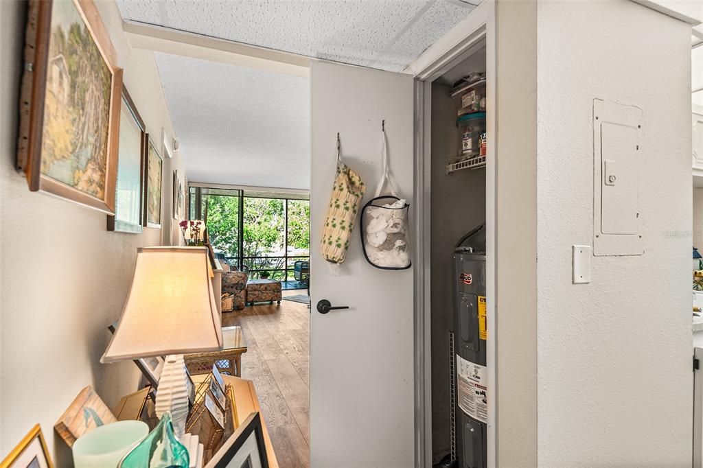 For Sale: $144,500 (1 beds, 1 baths, 725 Square Feet)