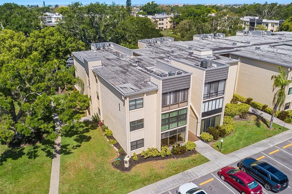 For Sale: $144,500 (1 beds, 1 baths, 725 Square Feet)