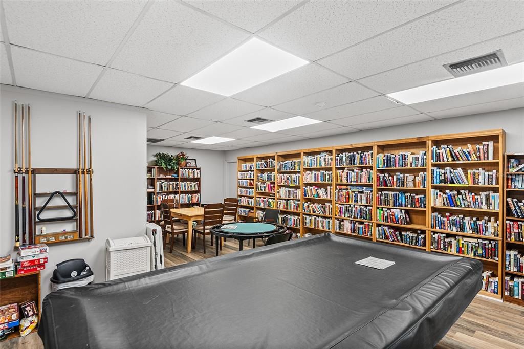 For Sale: $144,500 (1 beds, 1 baths, 725 Square Feet)