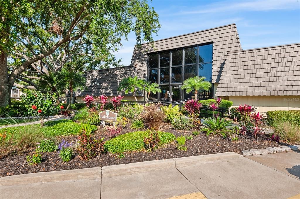 For Sale: $144,500 (1 beds, 1 baths, 725 Square Feet)