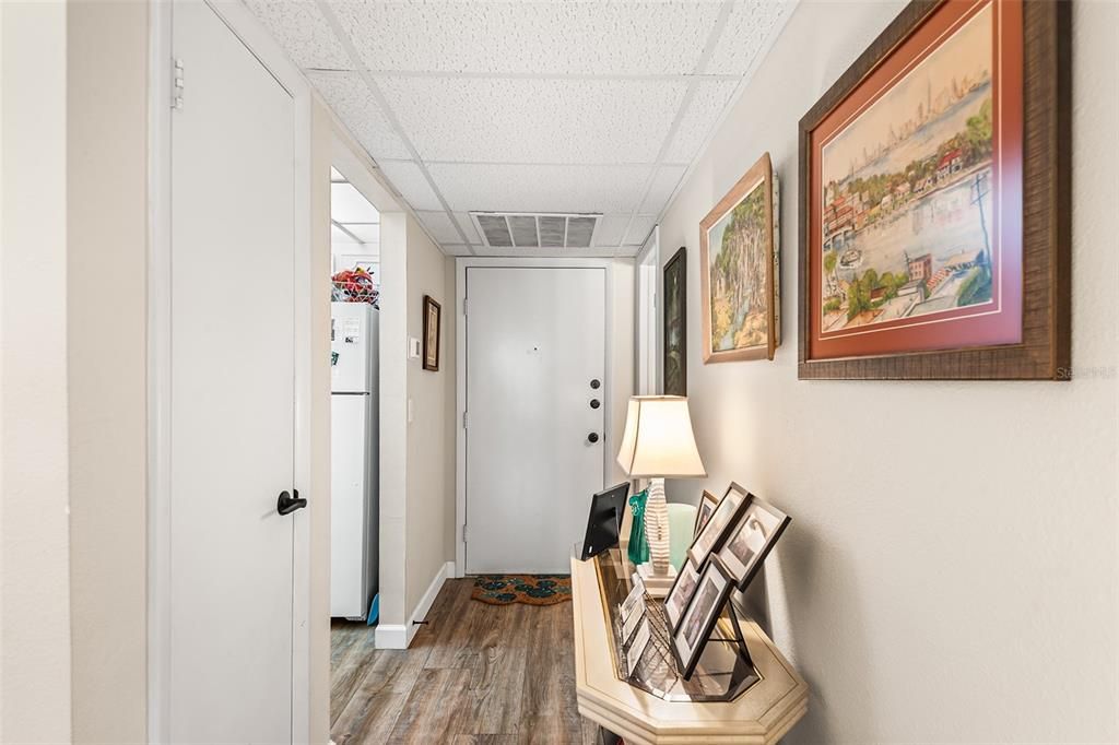 For Sale: $144,500 (1 beds, 1 baths, 725 Square Feet)