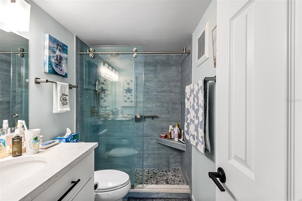 For Sale: $144,500 (1 beds, 1 baths, 725 Square Feet)