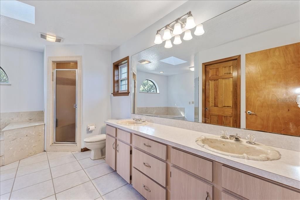 Active With Contract: $678,900 (3 beds, 2 baths, 2194 Square Feet)