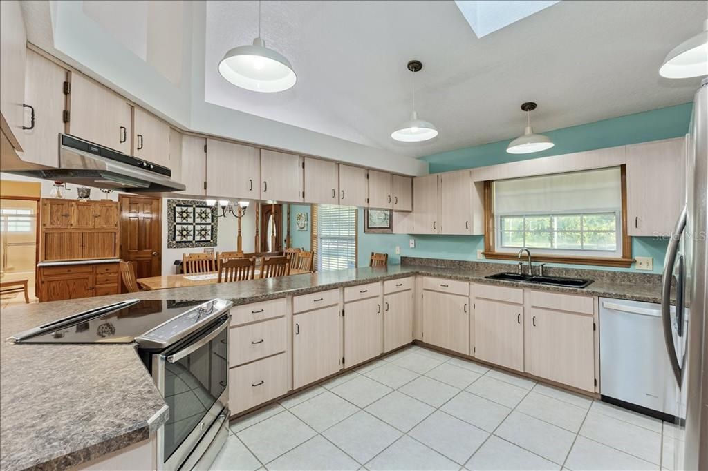 Active With Contract: $678,900 (3 beds, 2 baths, 2194 Square Feet)