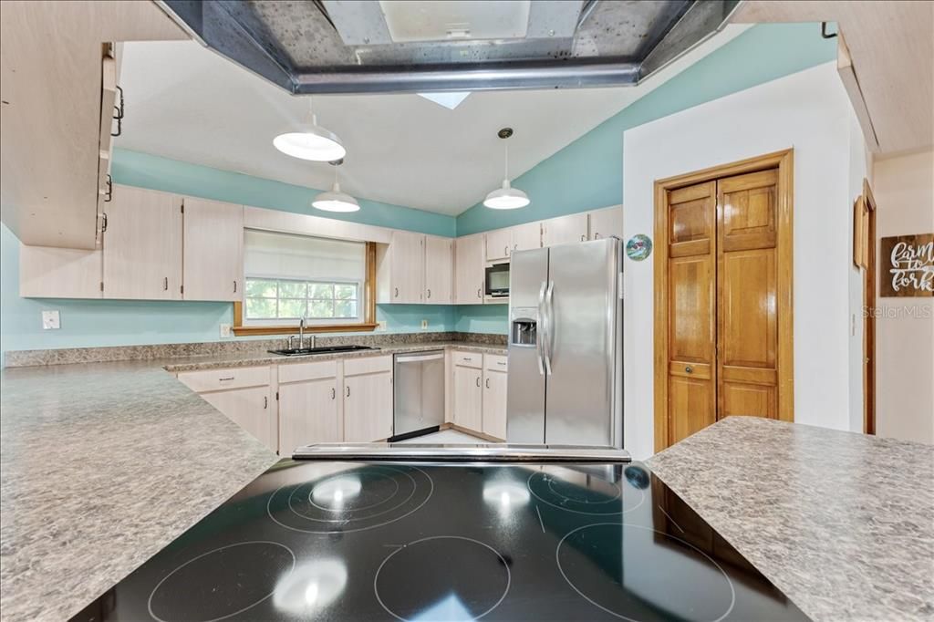 Active With Contract: $678,900 (3 beds, 2 baths, 2194 Square Feet)