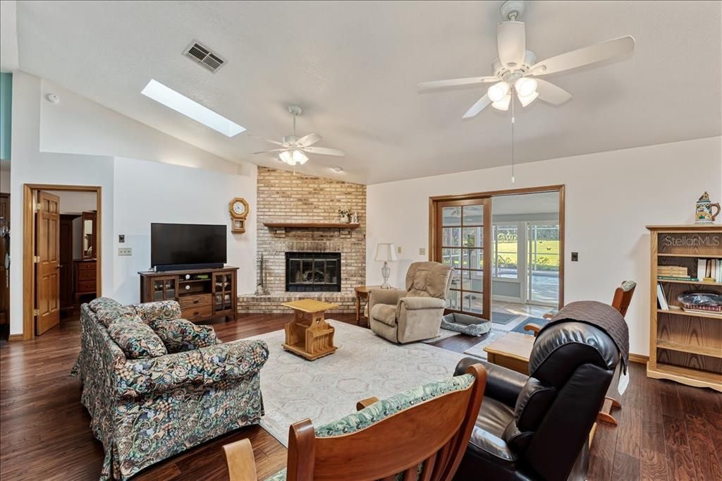 Active With Contract: $678,900 (3 beds, 2 baths, 2194 Square Feet)