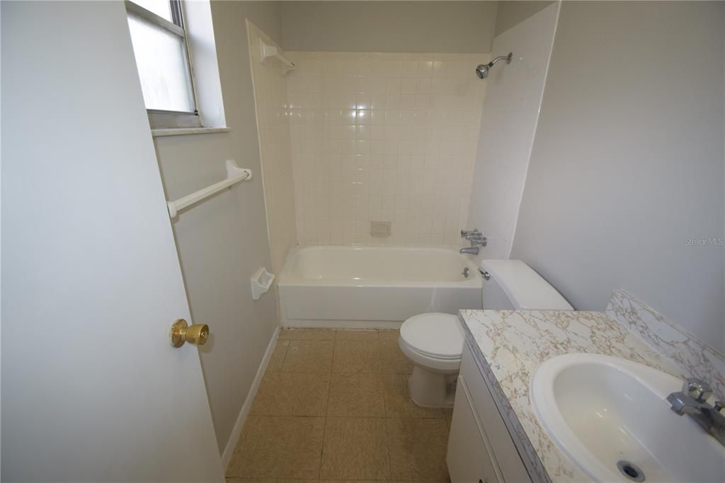 For Rent: $1,325 (2 beds, 1 baths, 907 Square Feet)