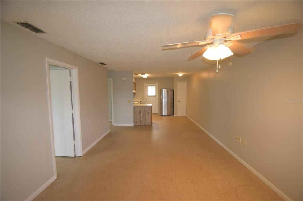 For Rent: $1,325 (2 beds, 1 baths, 907 Square Feet)