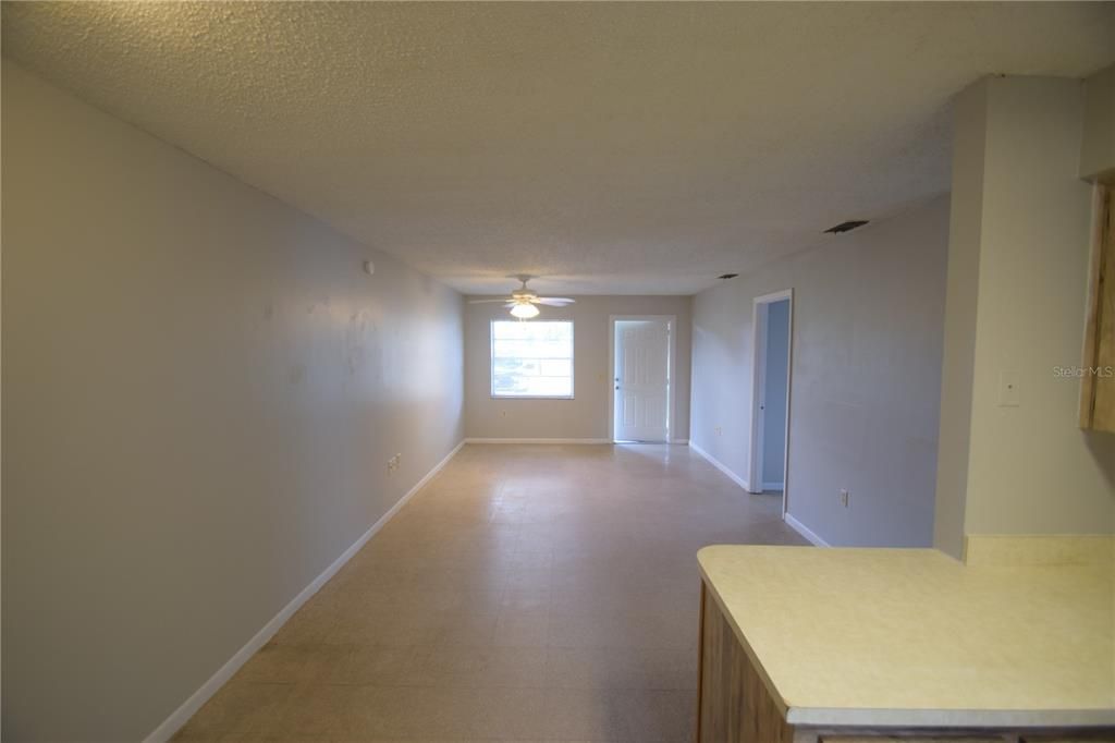 For Rent: $1,325 (2 beds, 1 baths, 907 Square Feet)