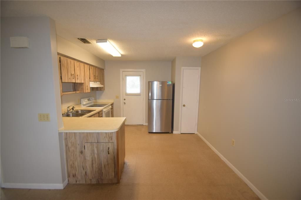 For Rent: $1,325 (2 beds, 1 baths, 907 Square Feet)