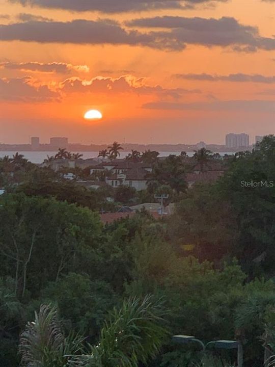 For Sale: $1,890,000 (3 beds, 3 baths, 2100 Square Feet)