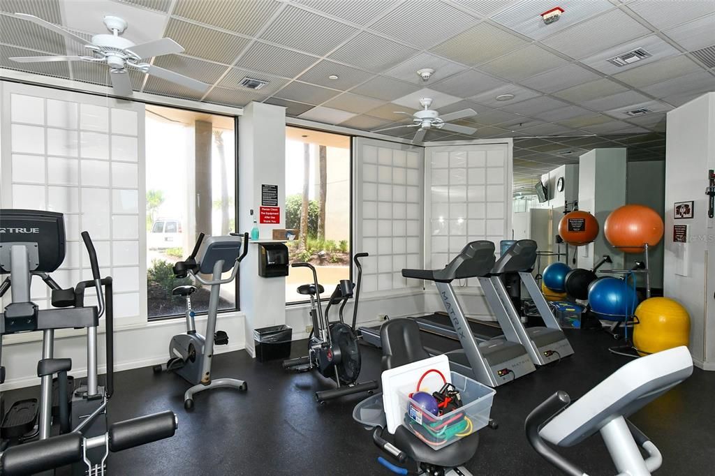 For Sale: $1,890,000 (3 beds, 3 baths, 2100 Square Feet)