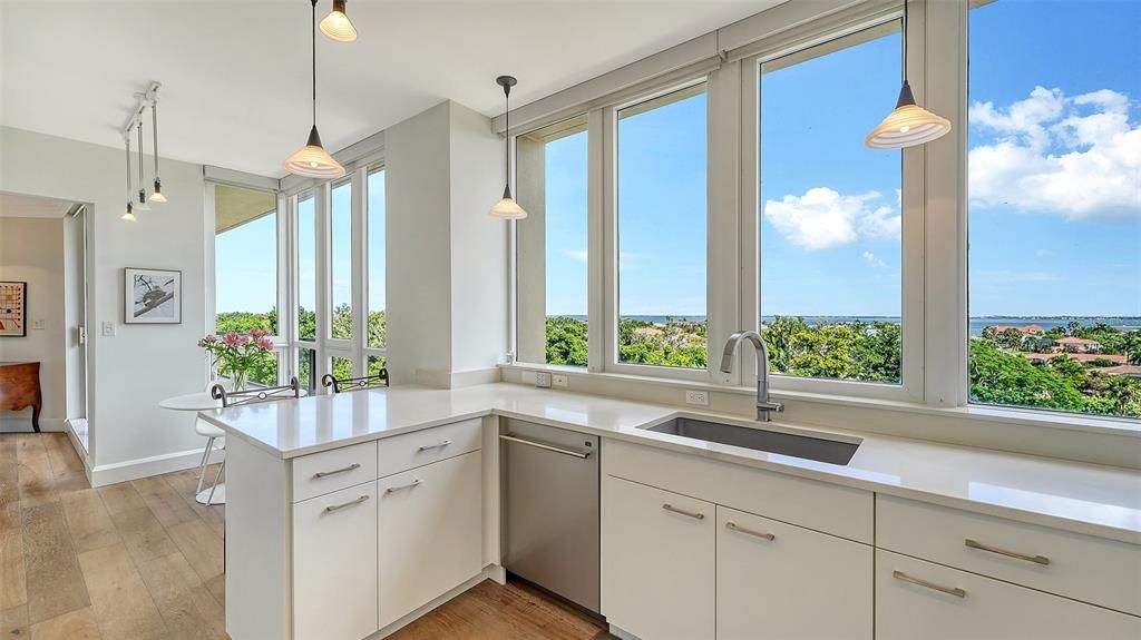 For Sale: $1,890,000 (3 beds, 3 baths, 2100 Square Feet)