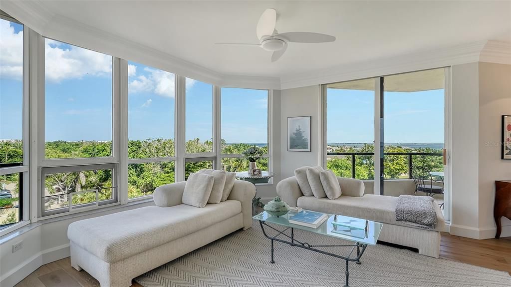 For Sale: $1,890,000 (3 beds, 3 baths, 2100 Square Feet)