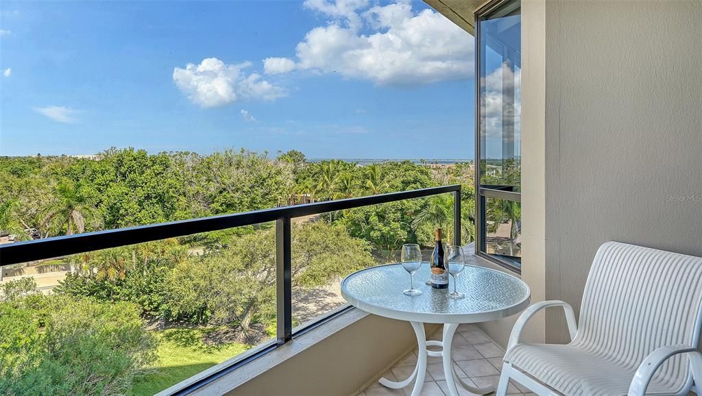 For Sale: $1,890,000 (3 beds, 3 baths, 2100 Square Feet)