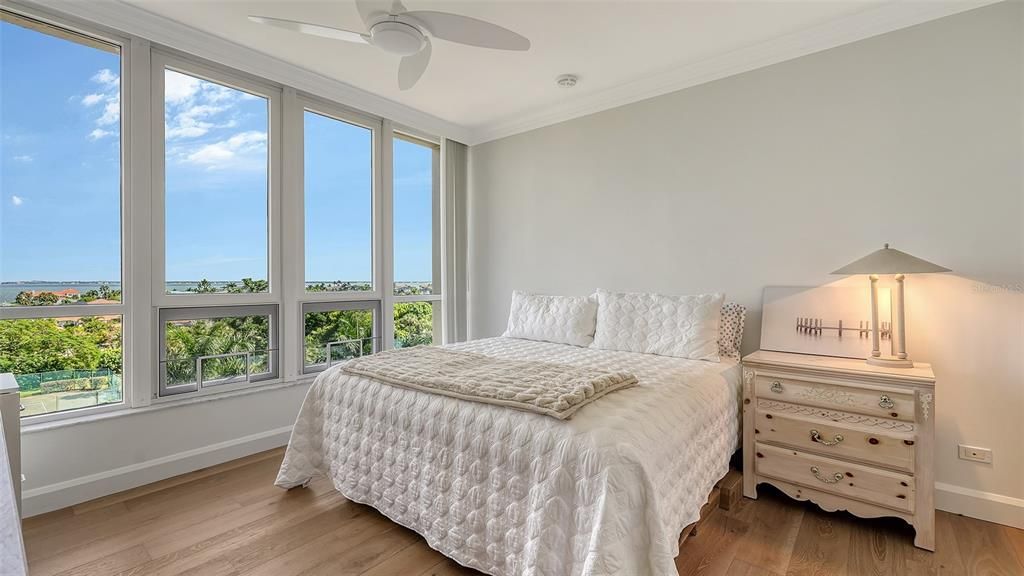 For Sale: $1,890,000 (3 beds, 3 baths, 2100 Square Feet)