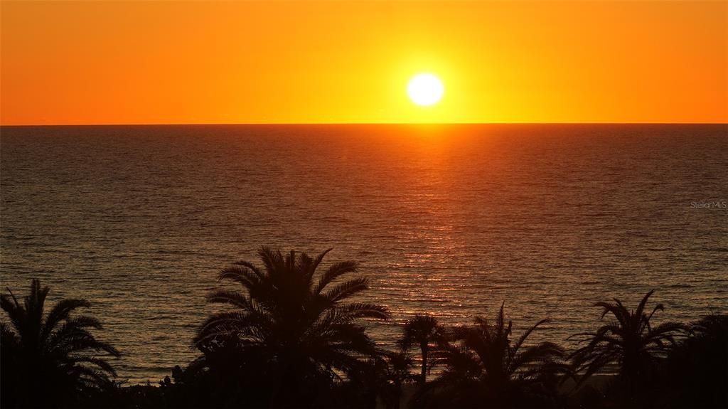 For Sale: $1,890,000 (3 beds, 3 baths, 2100 Square Feet)