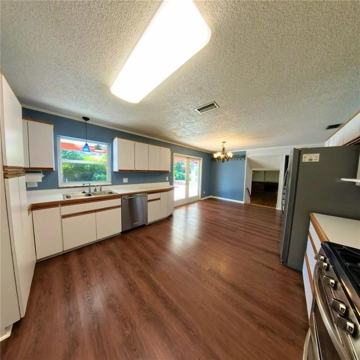 Active With Contract: $330,000 (4 beds, 3 baths, 2261 Square Feet)