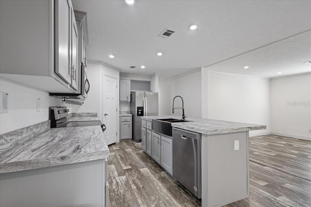 En Venta: $399,000 (5 camas, 3 baños, 2128 Pies cuadrados)