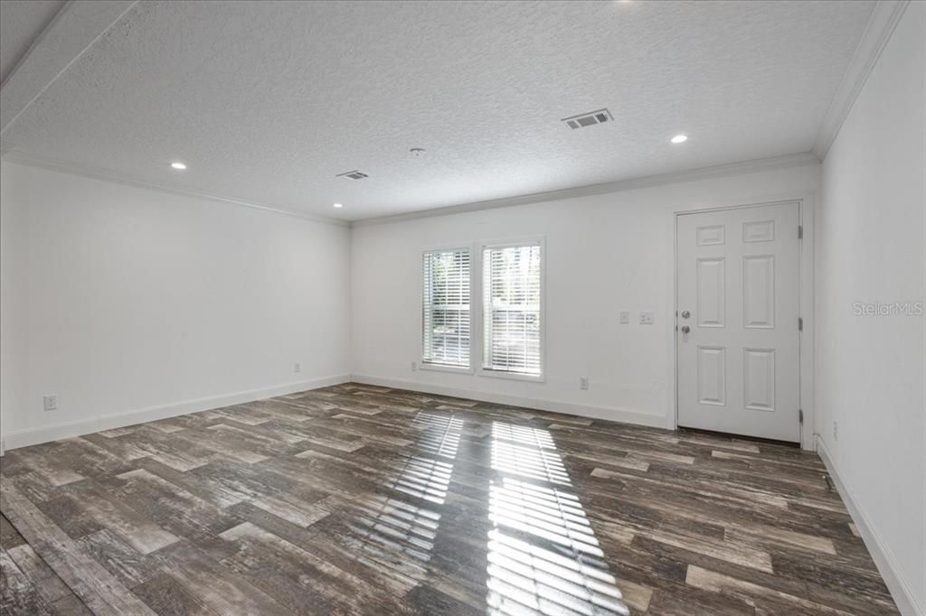 En Venta: $399,000 (5 camas, 3 baños, 2128 Pies cuadrados)