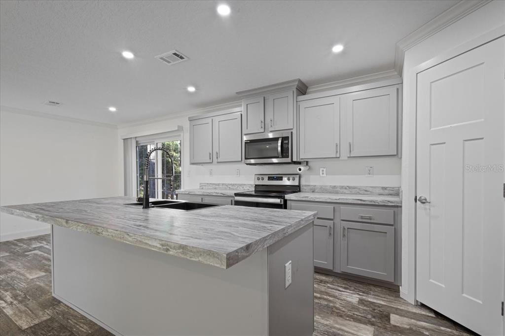 En Venta: $399,000 (5 camas, 3 baños, 2128 Pies cuadrados)