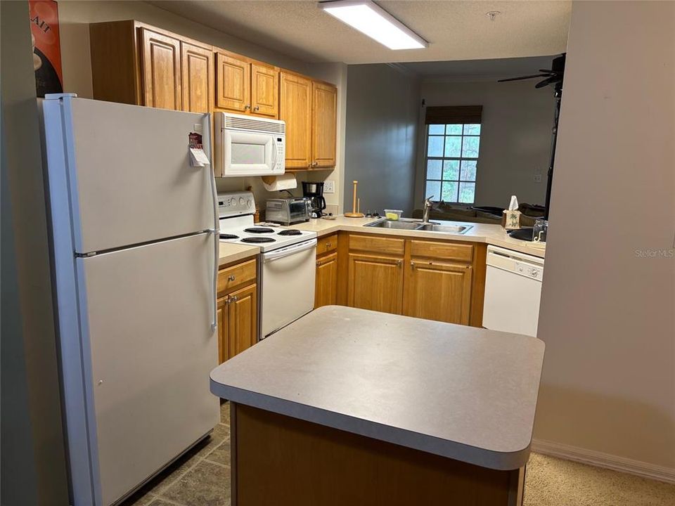 出租: $2,100 (2 贝兹, 2 浴室, 1298 平方英尺)