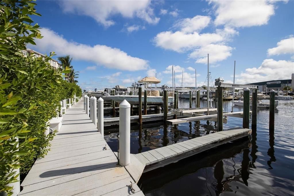 For Sale: $465,000 (2 beds, 2 baths, 1316 Square Feet)