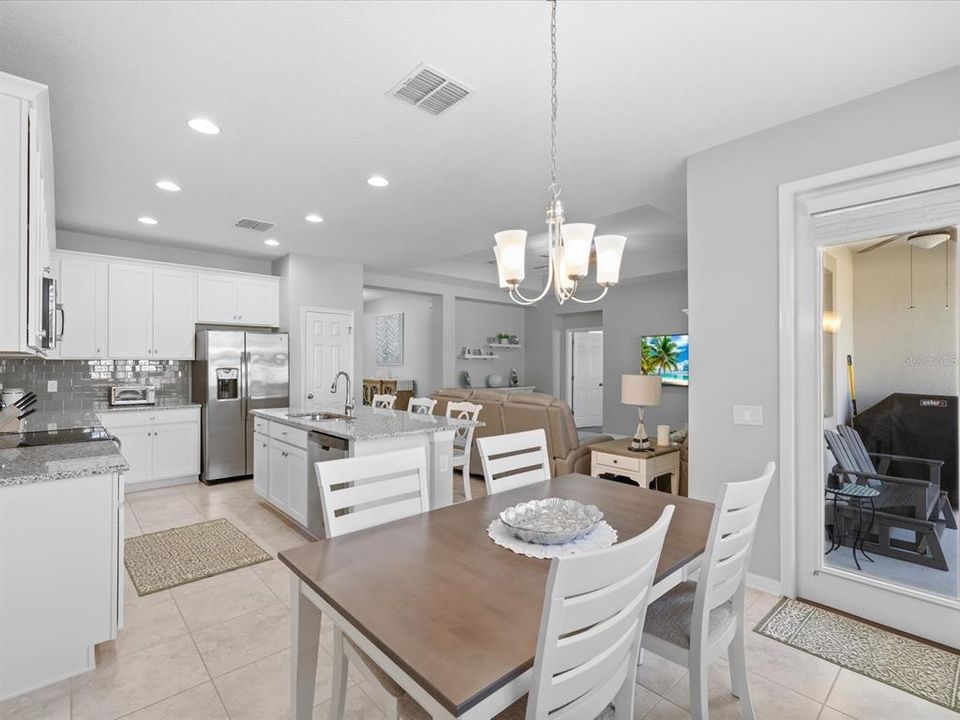 Под контрактом: $450,000 (4 спален, 3 ванн, 2208 Квадратных фут)