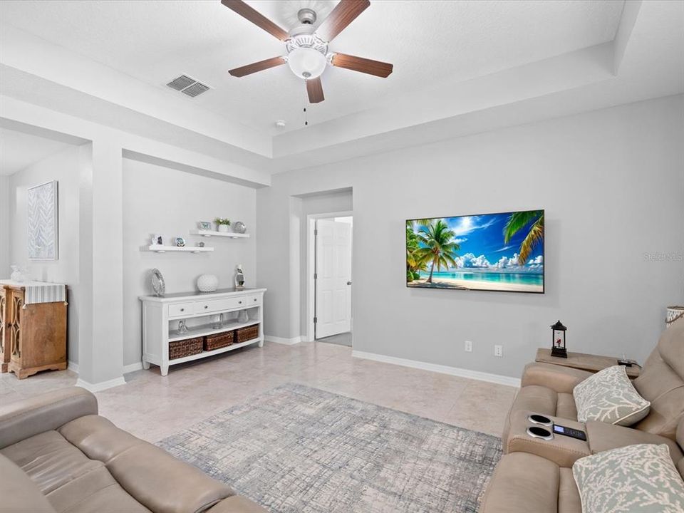 Под контрактом: $450,000 (4 спален, 3 ванн, 2208 Квадратных фут)