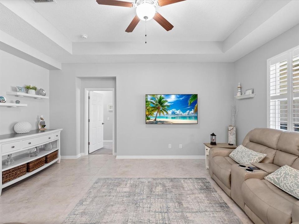 Под контрактом: $450,000 (4 спален, 3 ванн, 2208 Квадратных фут)