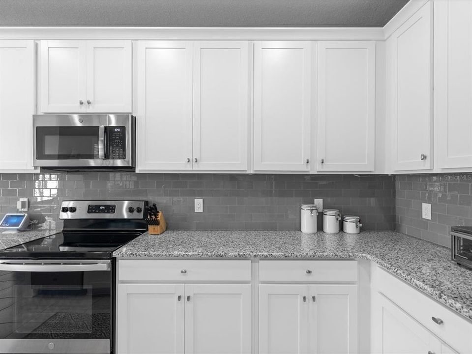 Под контрактом: $450,000 (4 спален, 3 ванн, 2208 Квадратных фут)