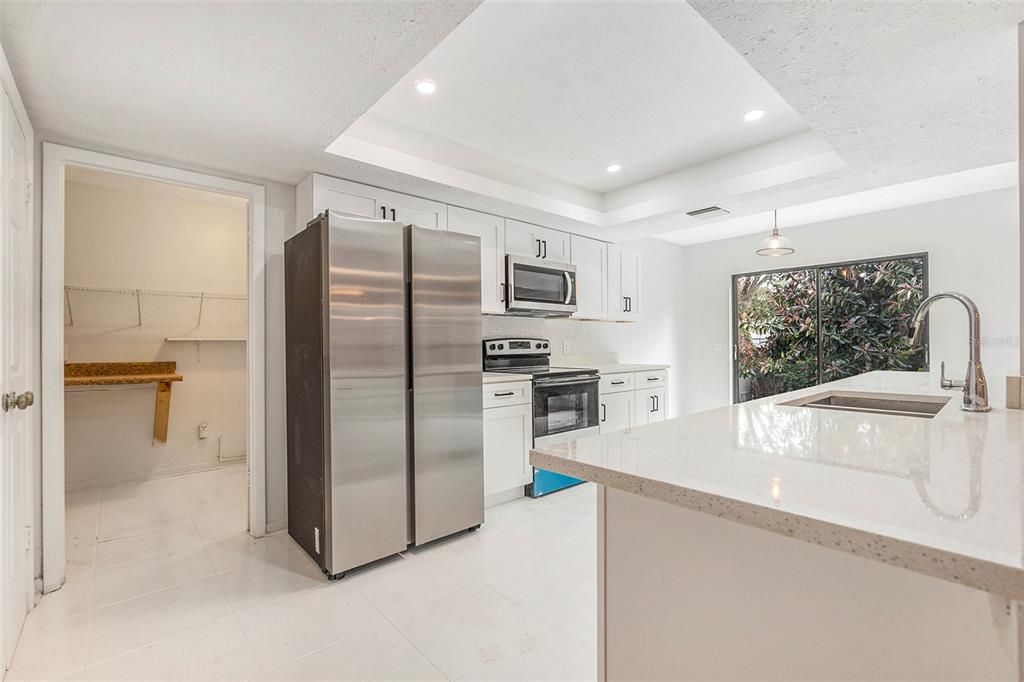 出租: $3,249 (4 贝兹, 2 浴室, 2729 平方英尺)