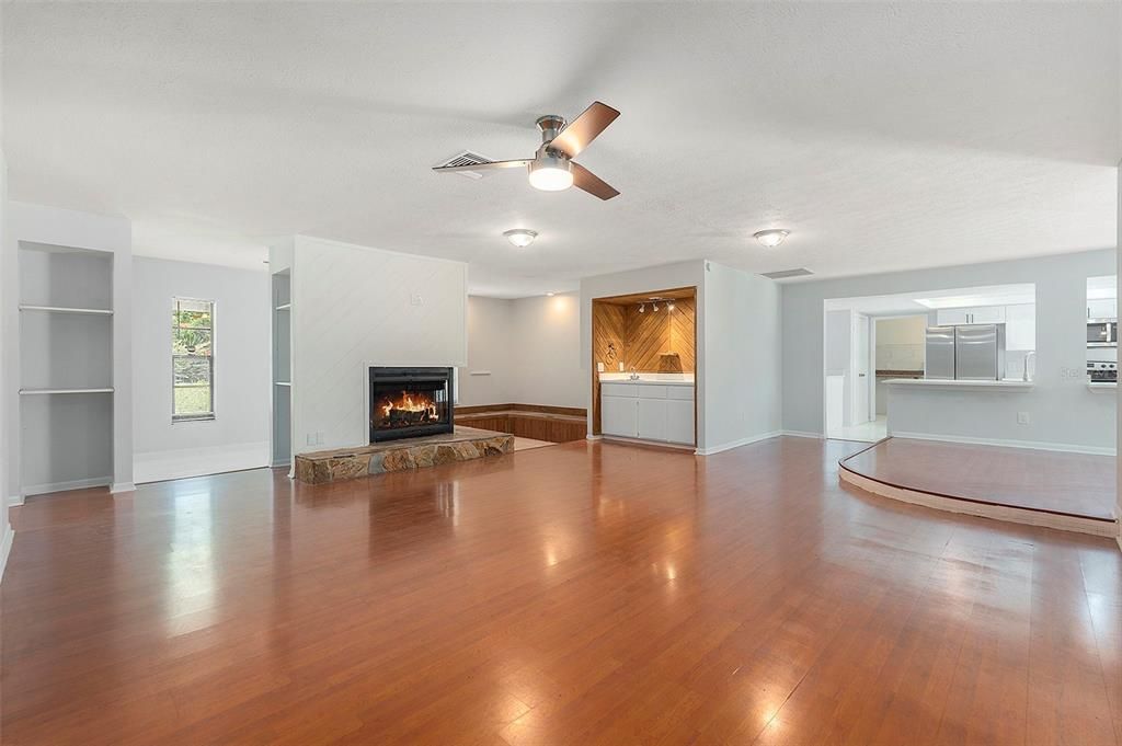 出租: $3,249 (4 贝兹, 2 浴室, 2729 平方英尺)