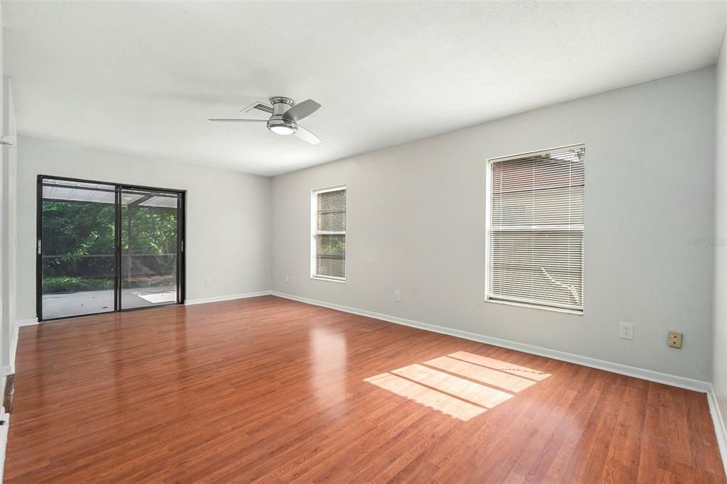 出租: $3,249 (4 贝兹, 2 浴室, 2729 平方英尺)