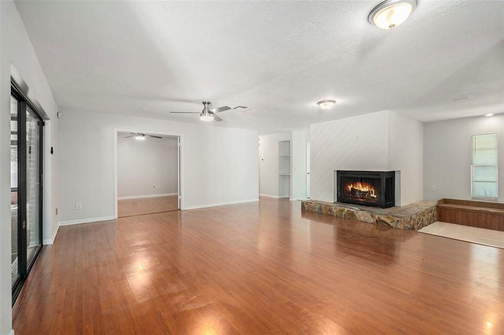 出租: $3,249 (4 贝兹, 2 浴室, 2729 平方英尺)