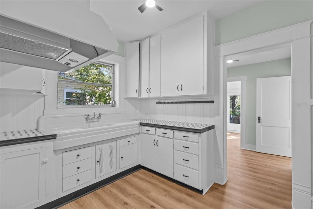 На продажу: $425,000 (3 спален, 2 ванн, 1677 Квадратных фут)