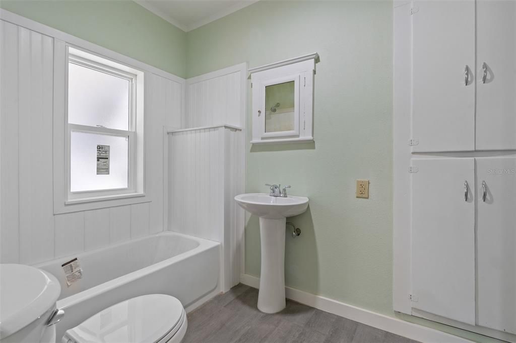 На продажу: $425,000 (3 спален, 2 ванн, 1677 Квадратных фут)