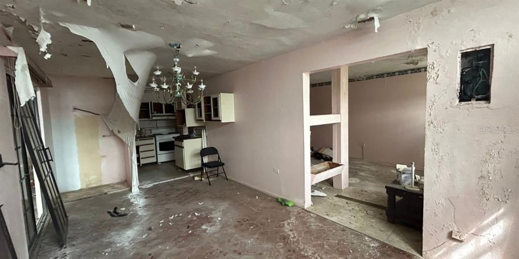 Activo con contrato: $159,900 (5 camas, 4 baños, 2200 Pies cuadrados)